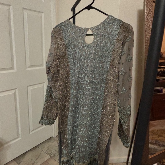 Stunning grey and silver outfit bronze work - Picture 2 of 3